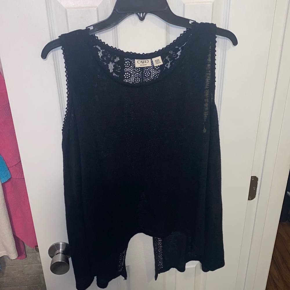 18/20W Catos Tank Top. Cut out back. Scalloped shoulders. Lace Back.